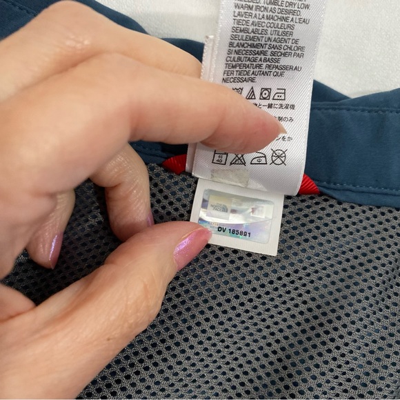 The North Face Women’s Blue Vented Tekware Short Sleeve Shirt, Size Medium - Picture 10 of 13